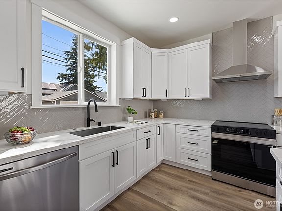 5th image of 3559 S Monroe Street #A
