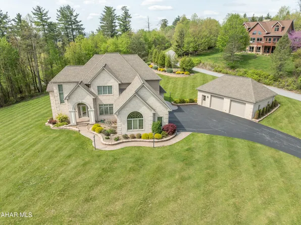 219 Scenic Pine Dr, Hollidaysburg, PA 16648