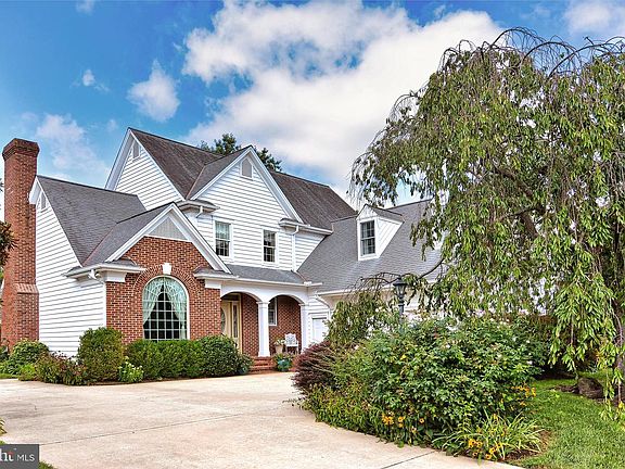 4th image of 46 Londonderry Dr