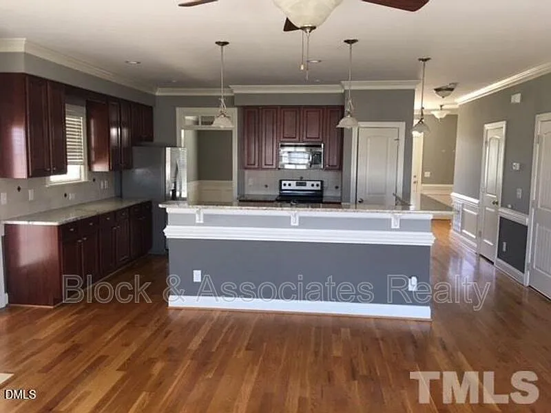 4 bed, 2.5 bath, $2,495 — Photo 3