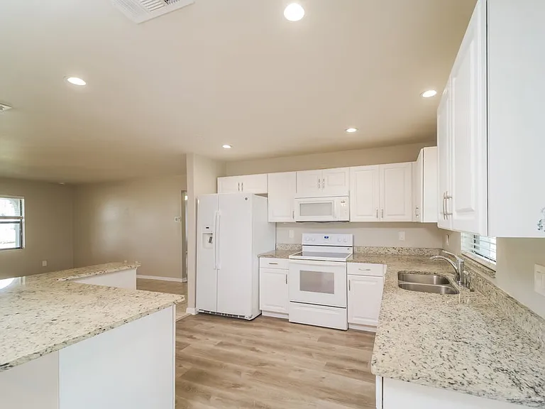 1009 Nicholas Pkwy W — Photo 8