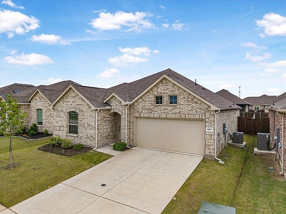 3rd image of 5107 Winterberry Dr
