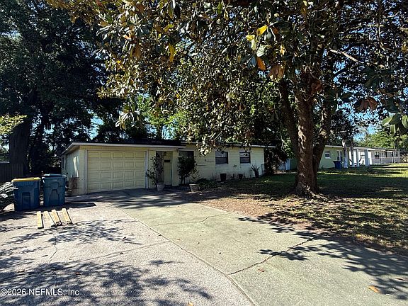 3rd image of 7118 Pellias Rd