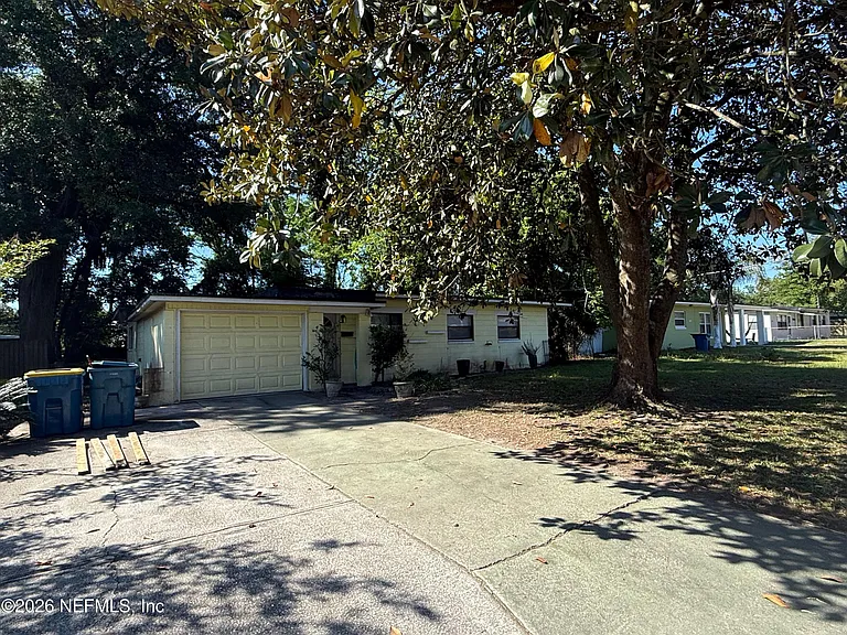 7118 Pellias Rd — Photo 3