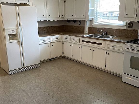 3rd image of 5234 Nottingham Dr