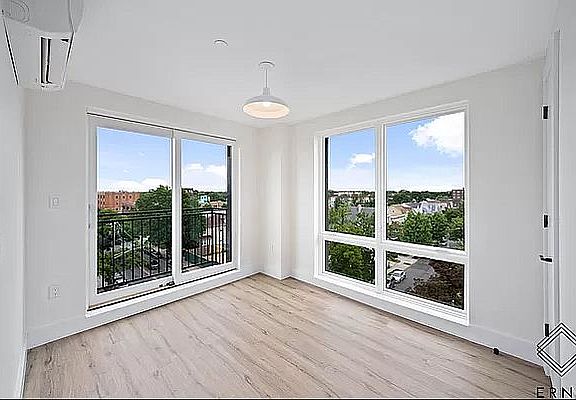 3rd image of 3412 Glenwood Rd #6G