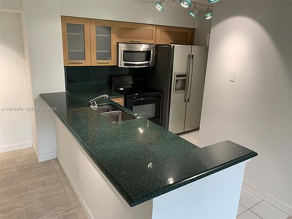 4th image of 570 S Park Rd #13-6