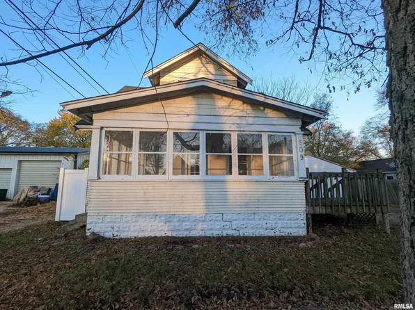 509 N 9th St, Pekin, IL 61554