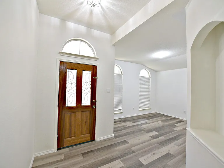 16504 Castletroy Dr — Photo 4