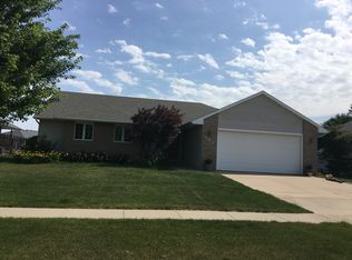 412 Bennington Dr, Sergeant Bluff, IA 51054