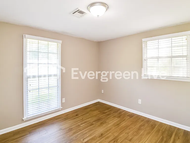 3660 Robert E Lee Dr — Photo 11