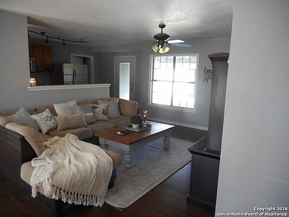 4th image of 5819 Castle Brook Dr