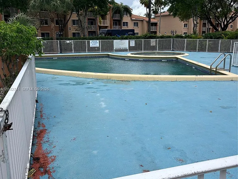 17600 NW 68th Ave #B2004 — Photo 23