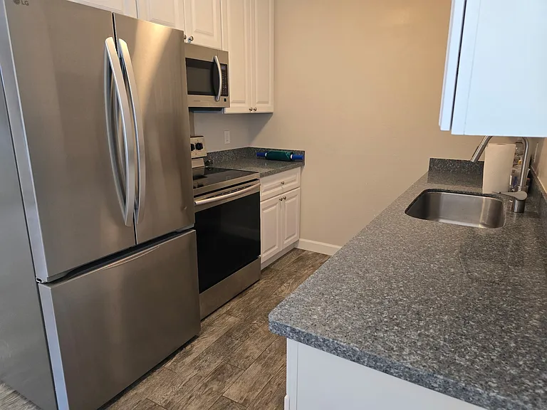 528 Grand Ave #7 — Photo 2