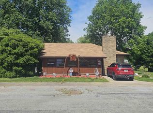 405 4th St, Rosiclare, IL 62982