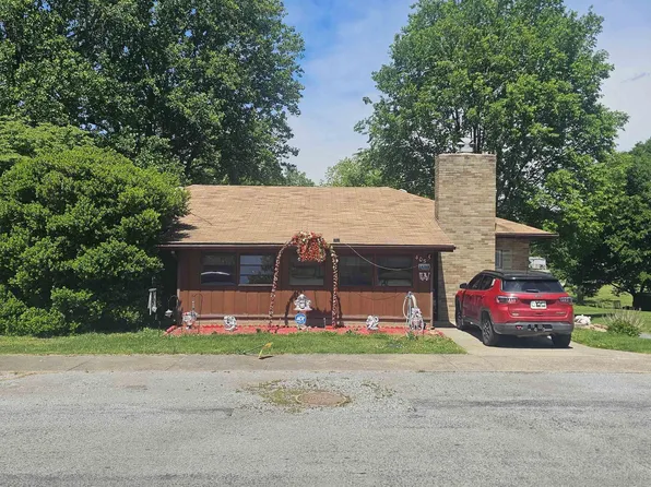 405 4th St, Rosiclare, IL 62982