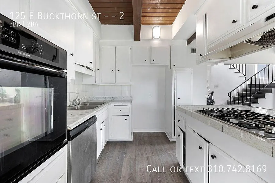 Building Photo - 125 E Buckthorn St #2
