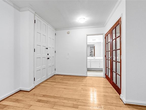 3rd image of 5334 Lindley Ave Unit 219