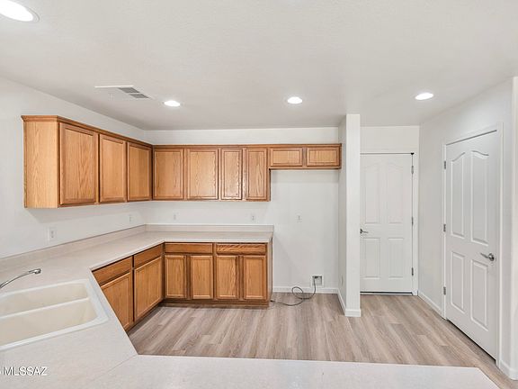 5th image of 6426 S Sunrise Valley Dr
