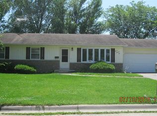 1101 Meadows Dr, Freeport, IL 61032