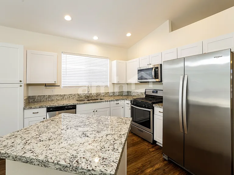 2215 Eagle Greens Dr — Photo 4