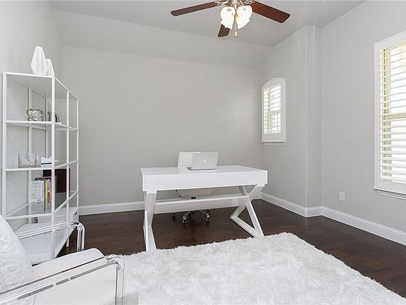 3rd image of 1020 Llano Falls Dr