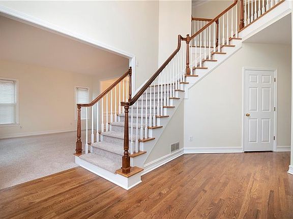 5th image of 555 Lake Medlock Dr