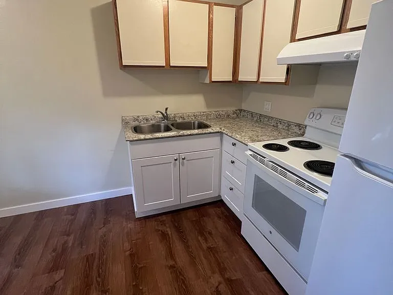 2814 N Center St — Photo 5