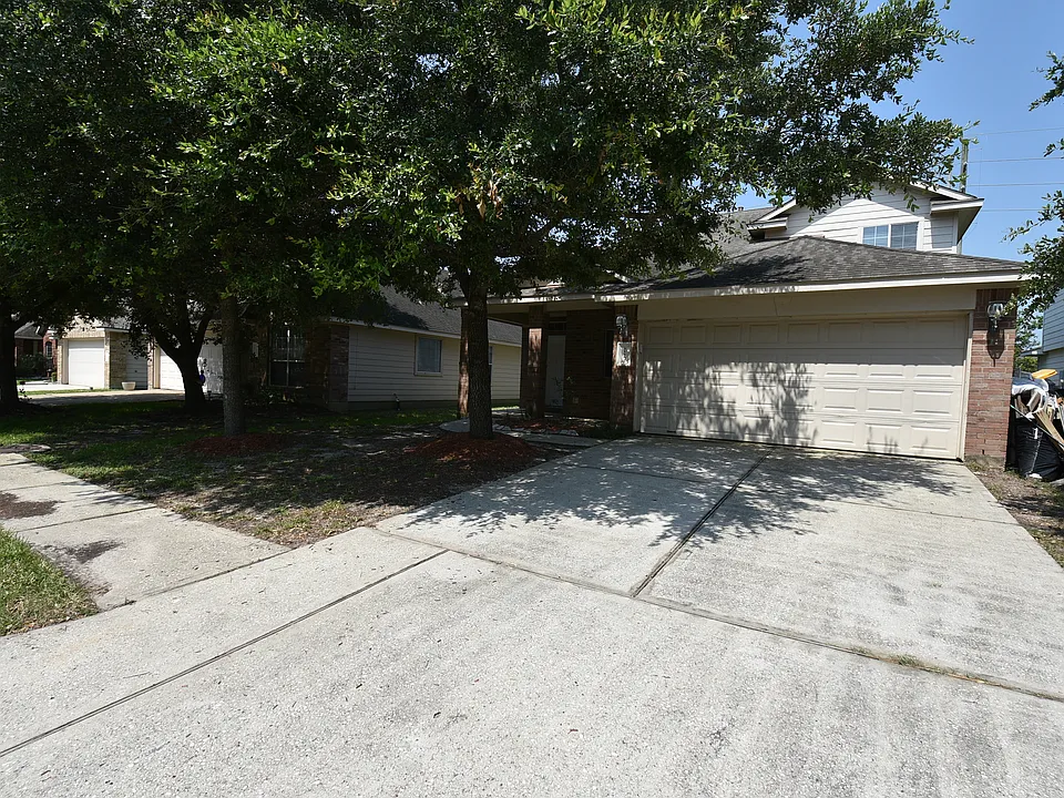 21603 Falvel Lake Dr