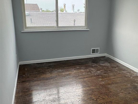 3rd image of 16-33 Bell Boulevard