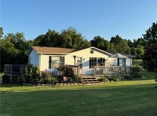 1024 Oak Ln, Jonesville, NC 28642