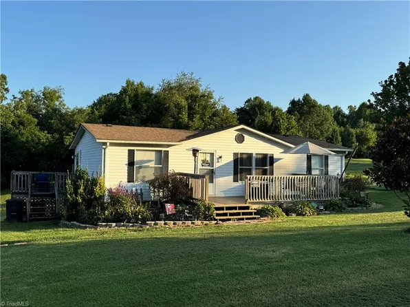 1024 Oak Ln, Jonesville, NC 28642