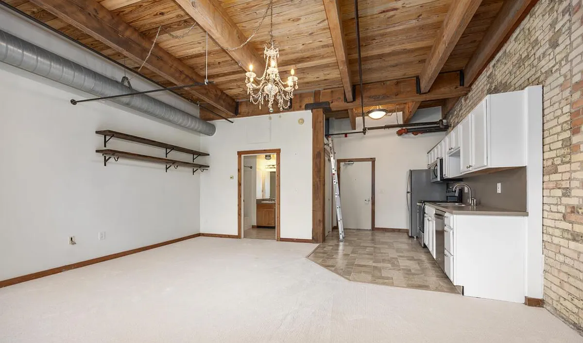 Building Photo - 940 Monroe Ave NW #415