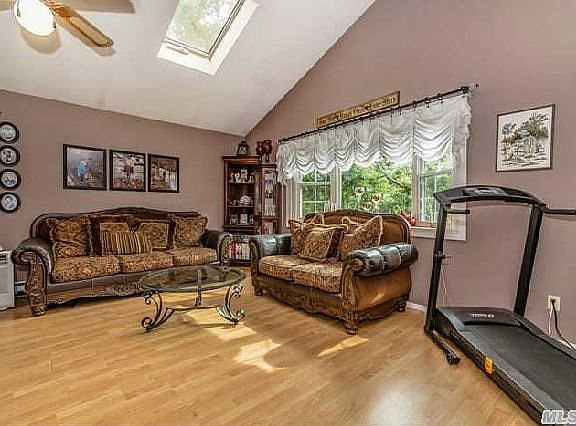 5th image of 14 Crestwood Ln