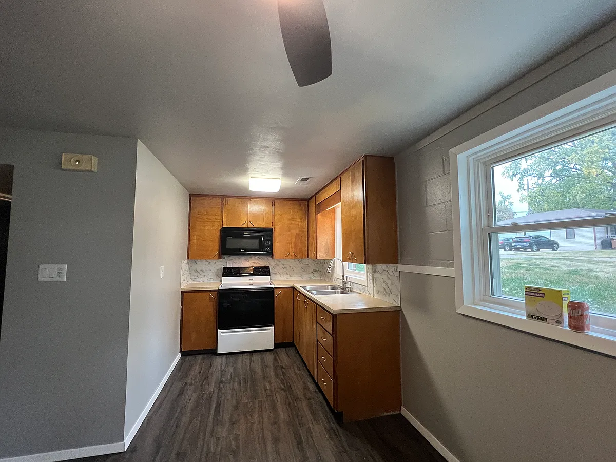 Building Photo - 2502 Jackson St #1/2