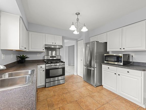 4th image of 20835 W Bangor Ct