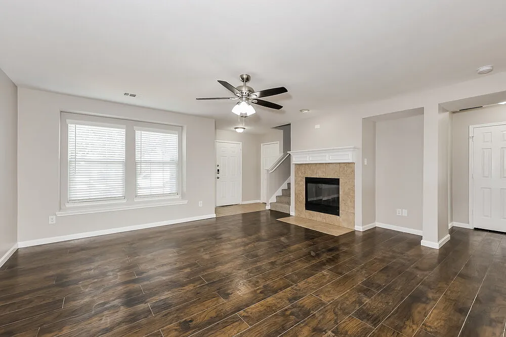 4 bed, 2.5 bath, 2648 sqft, $3,560 — Photo 4