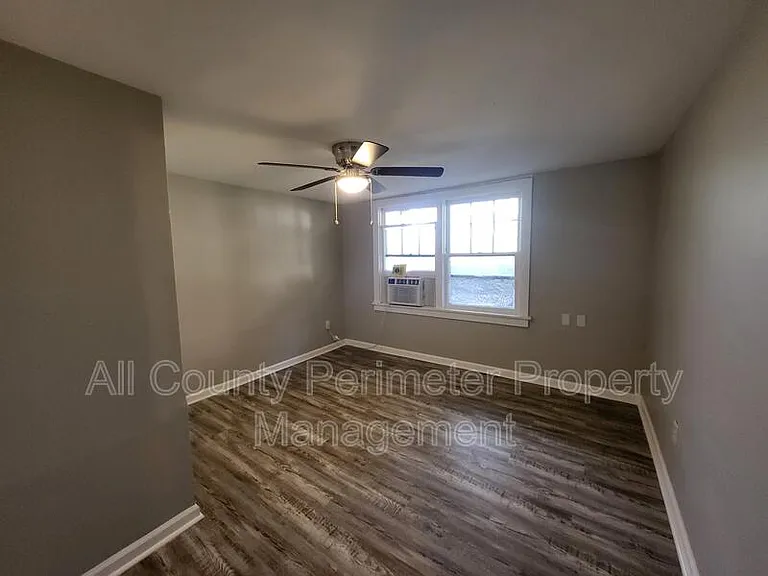 3631 Washington St #5 — Photo 4