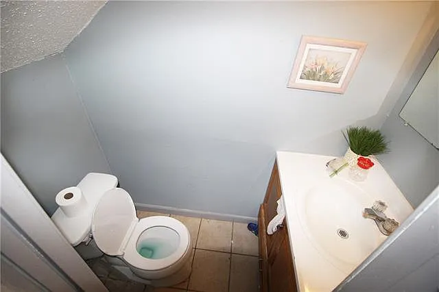 2710 Helena St — Photo 10