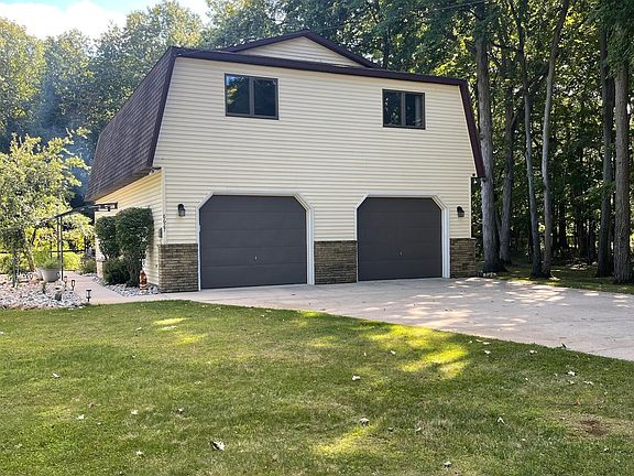 2nd image of 8627 Crescent Beach Rd