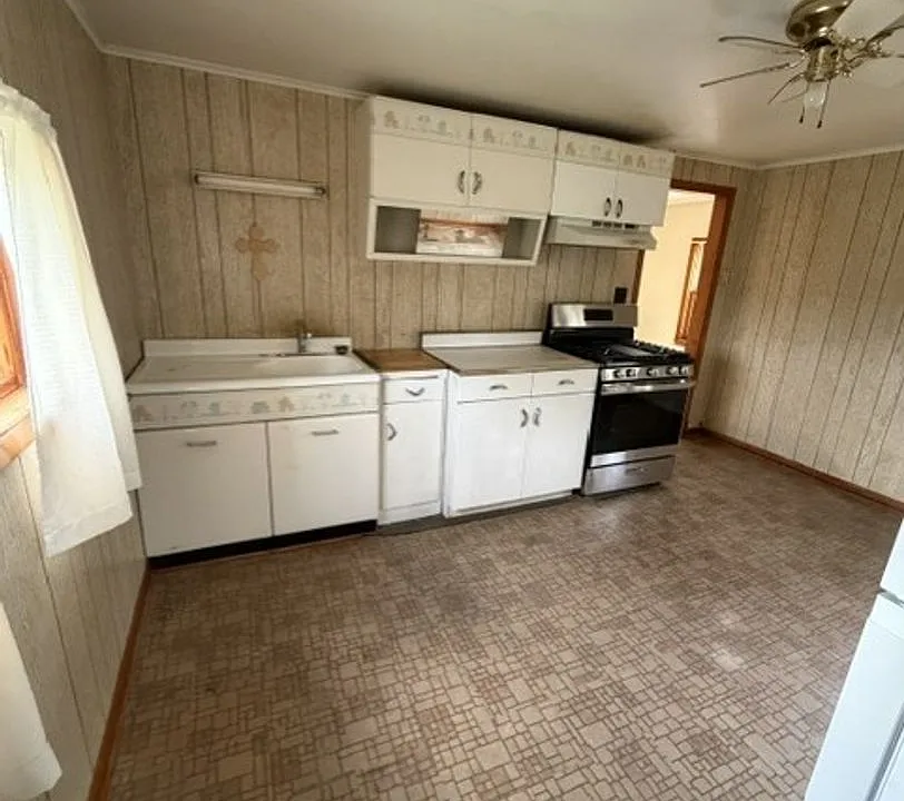394 S Main St