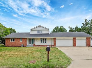 501 Adair Cir, Hutchinson, KS 67502