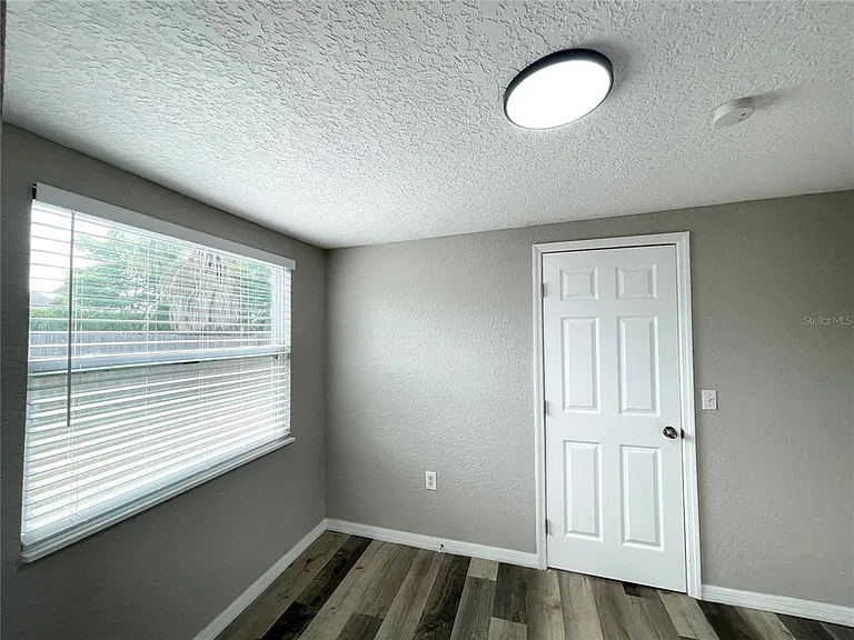 11241 Yewtree Ave — Photo 26