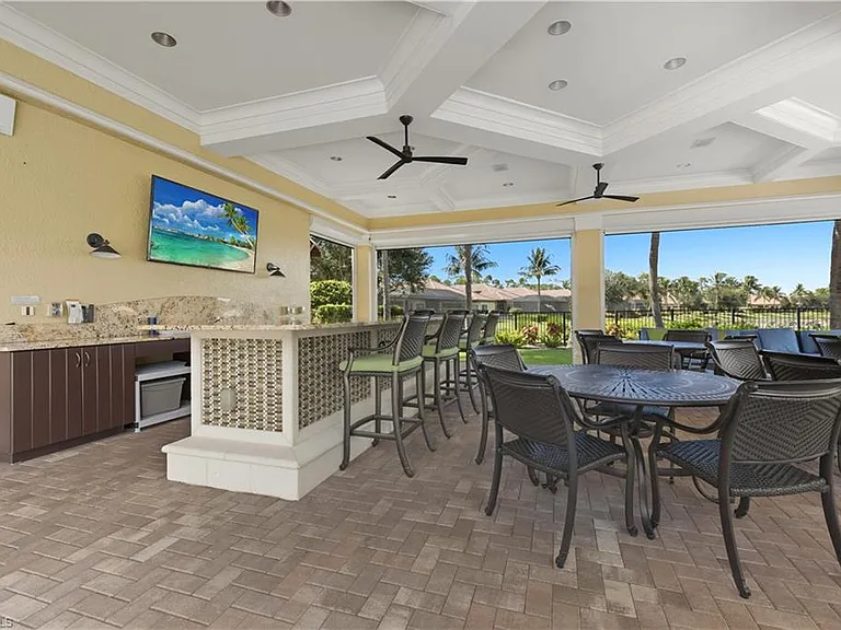 9475 Isla Bella Cir — Photo 36