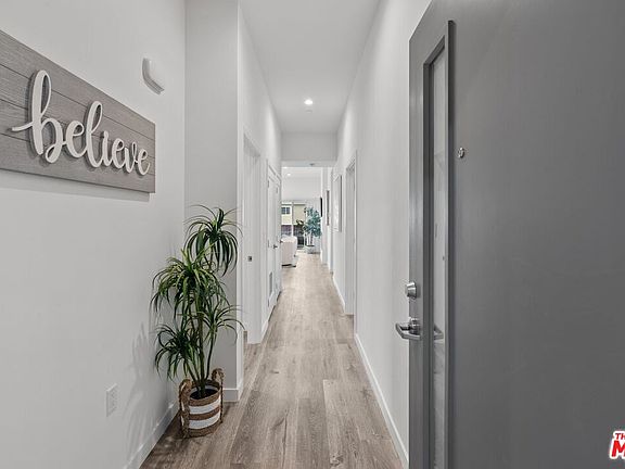 2nd image of 5114 Cahuenga Blvd #2
