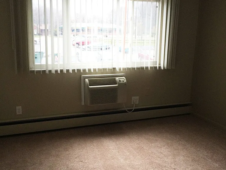 Holland Gardens Apartments — Photo 50