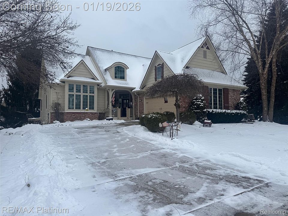1st image of 5451 Versailles Ave N