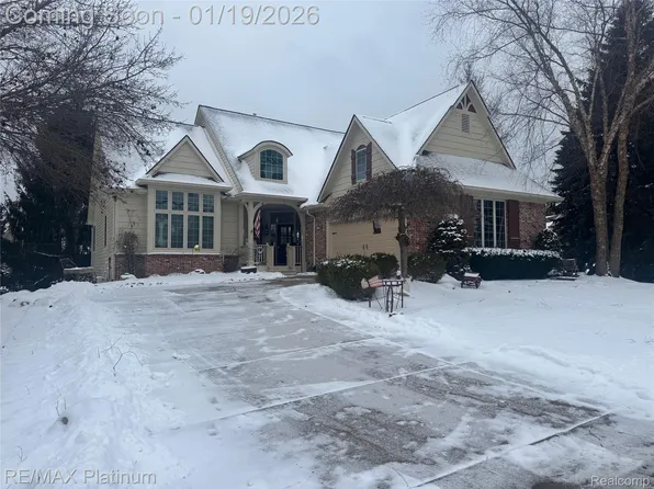 5451 Versailles Ave N, Brighton, MI 48116