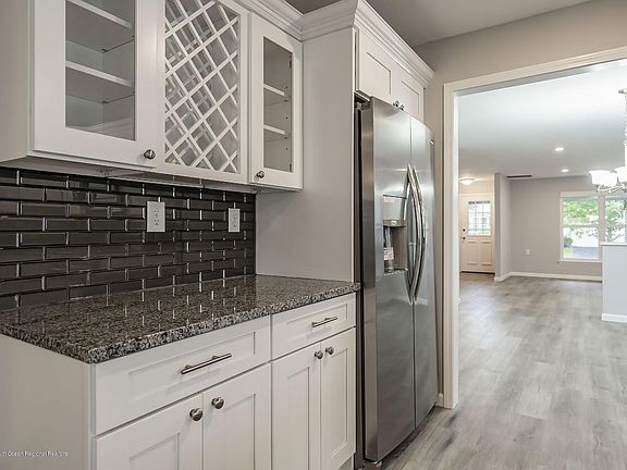 4th image of 33 Woodstock Lane
