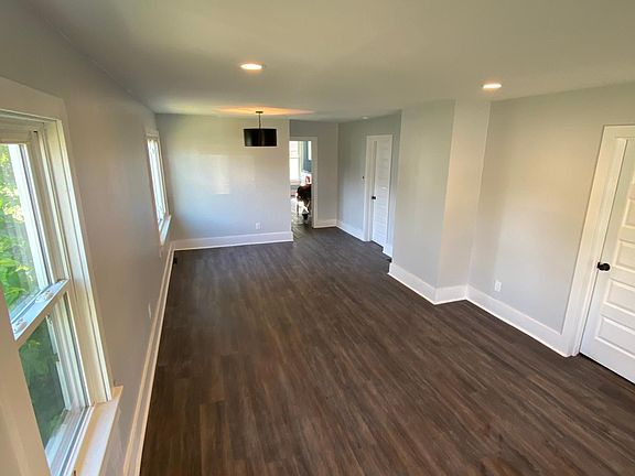 5th image of 406 N Chicago Ave